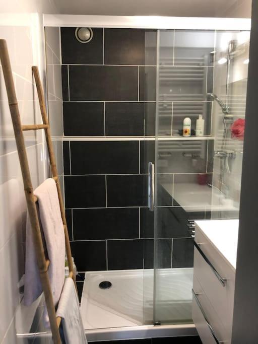 Appartement En Duplex Avec Parking Et Jardinet Bourges Esterno foto