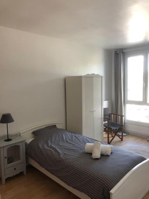 Appartement En Duplex Avec Parking Et Jardinet Bourges Esterno foto