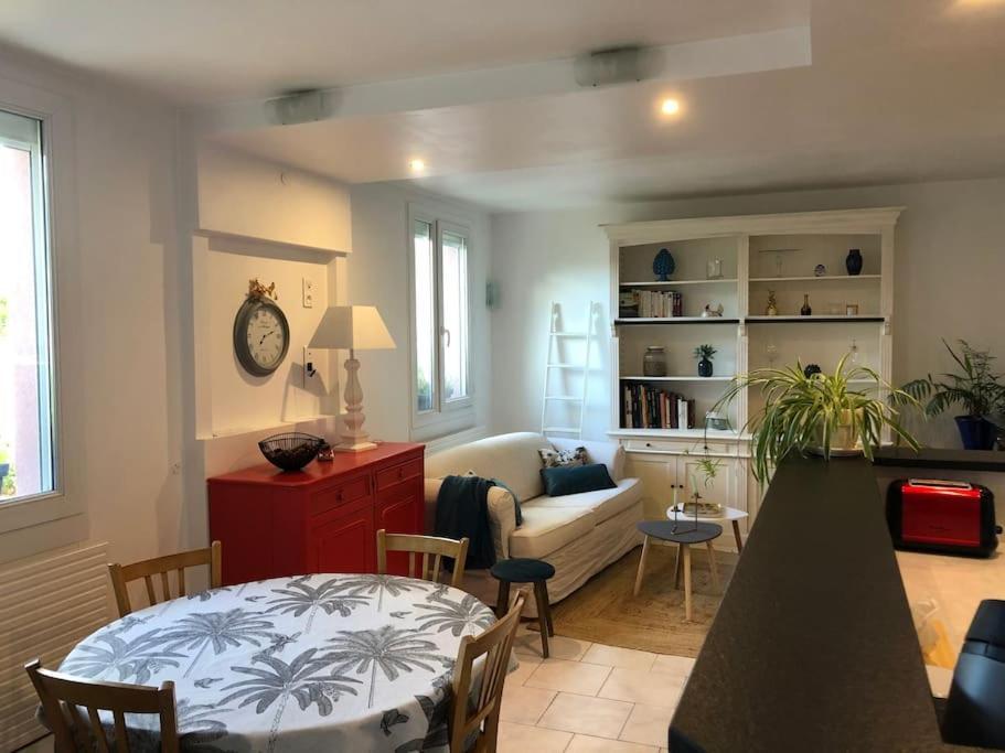 Appartement En Duplex Avec Parking Et Jardinet Bourges Esterno foto